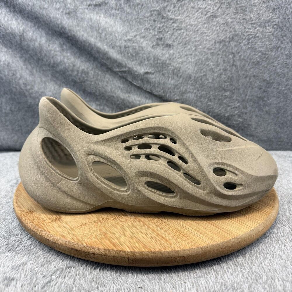 Adidas Yeezy Foam RNNR Shoes Mens Size 11 Beige Slip On Clogs USA Slides